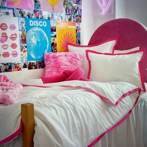 Dormify twin/twin XL  duvet and sham set. Includes 1 duvet and 1 sham